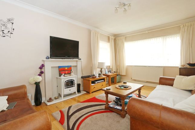 21, Ashcombe Close, Leigh-On-Sea photo 3