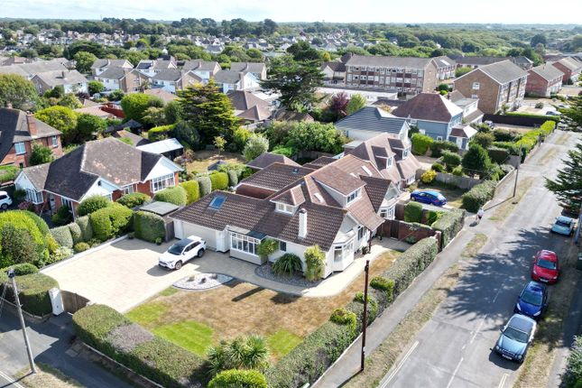 97, Barton Court Avenue, Barton On Sea photo 4