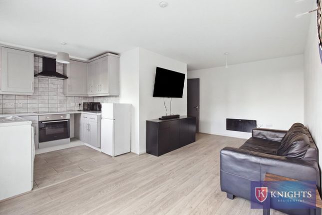 32, Leopold Road, London photo 3