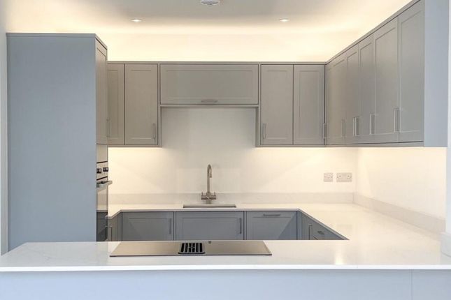 2, Berkeley Drive, West Molesey photo 3