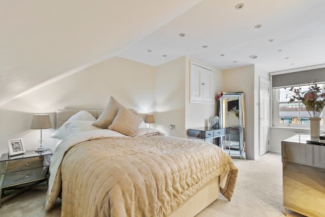 Flat for sale in Stoneleigh Street, Holland Park