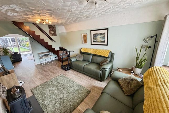 11, James Avenue, Great Sutton photo 5