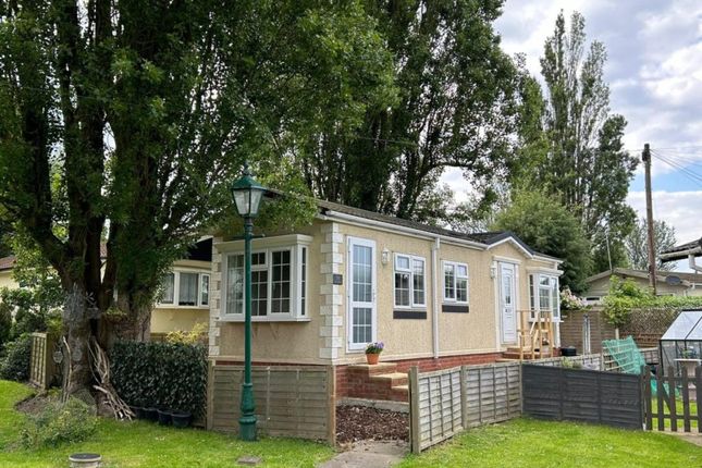 1-bed caravan on Lakeview Residential Park, Cummins Hall Lane, Romford, £155,000