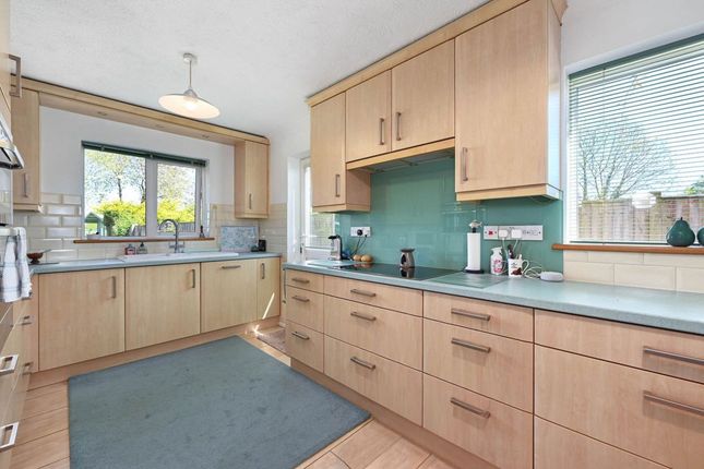 5 Eastwell Close, Ashford photo 3