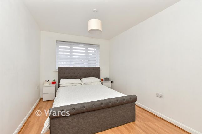 36, Easton Drive, Sittingbourne photo 4