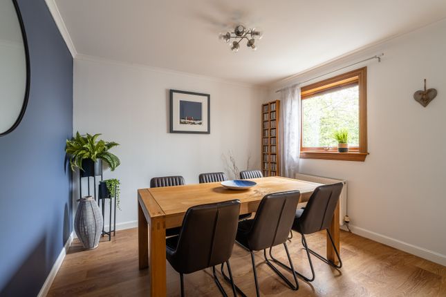 22, Bughtlin Gardens, Edinburgh photo 4