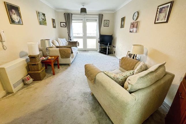 20 Manor Gardens, Hough Fold Way, Bolton photo 2