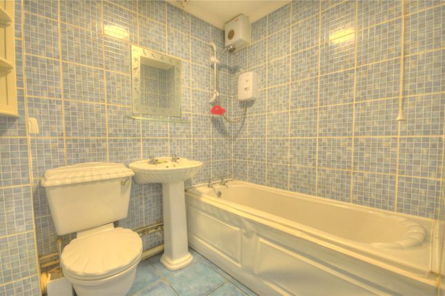 12, Sycamore Court, Godalming photo 4