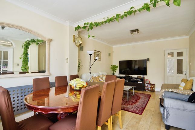 81, Sheringham Avenue, London photo 3