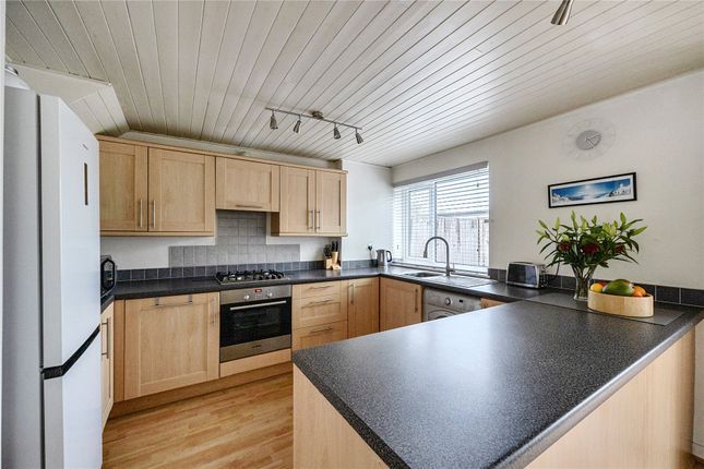 31, Linden Way, Surrey photo 2
