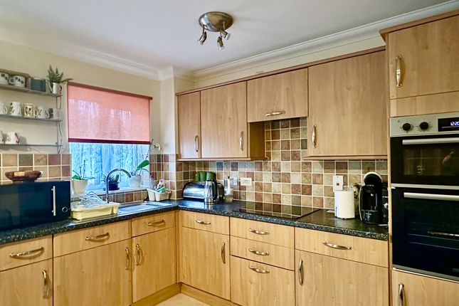 8 Windsor Court, Hoxton Close, Ashford photo 2
