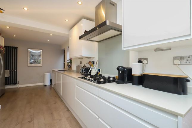 58, Peel Way, Middlesex photo 4