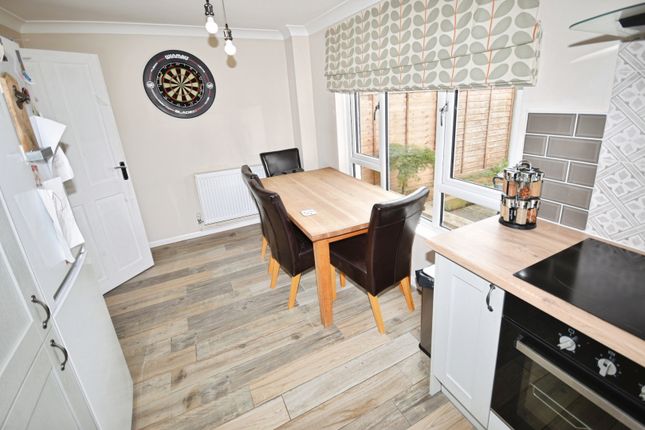 54, Northfield Road, Sleaford photo 3