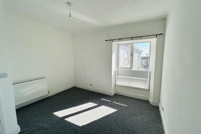 First Floor Flat, 79 Bryn Road, Llanelli photo 3