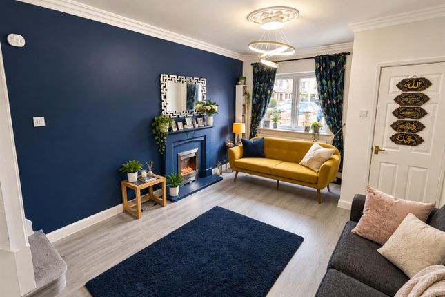 19, Highcroft Gardens, Keighley photo 3
