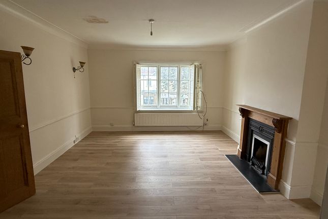 7, Bagshot Road, Enfield photo 3