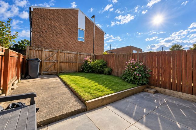 10, Bray Close, Wallsend photo 2