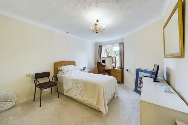Flat to rent in Fairfield Road, East Grinstead, West Sussex
