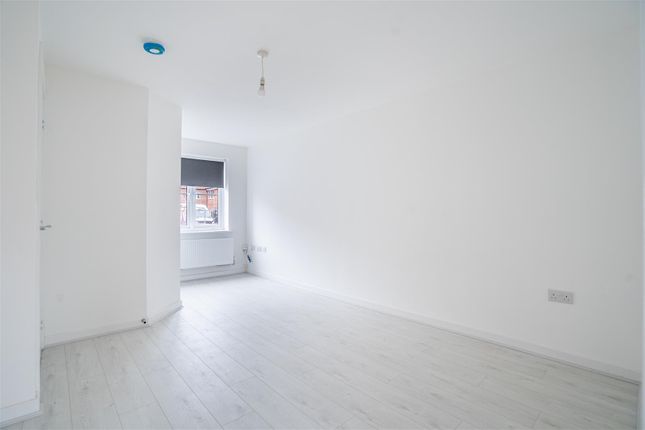 8, Cowdale Close, York photo 2