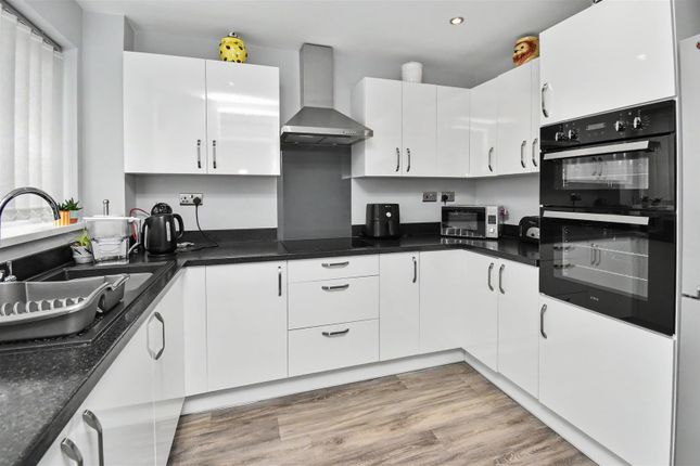 9, Bede Close, Corby photo 2