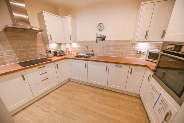 7 Wellesley Court, Darnel Road, Waterlooville photo 3