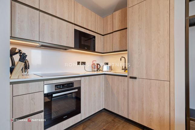 Flat 2103 The Stage, 22, Hewett Street, London photo 4