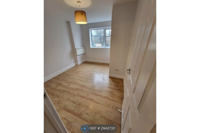 Flat   Fore Street, Westbury photo 3