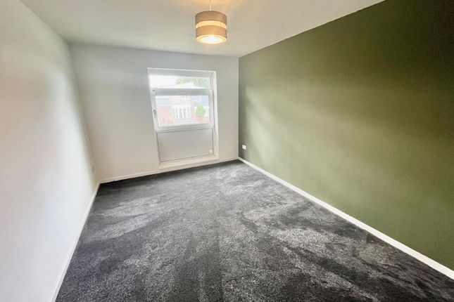 5 Brackenlaw, GATESHEAD photo 3