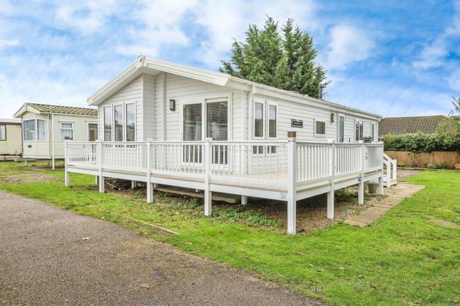Thumbnail Lodge for sale in Butt Lane, Burgh Castle, Great Yarmouth