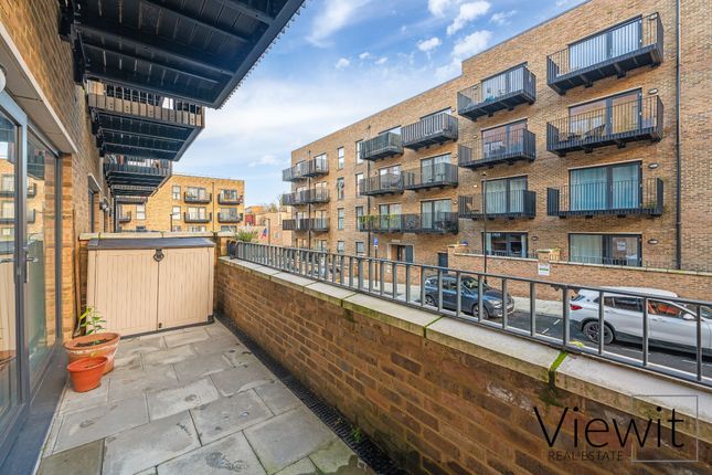 Flat 4, Augustine Court, London photo 4