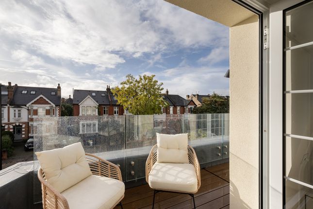 Flat 16A, Twyford Court, Twyford Avenue, Acton photo 2