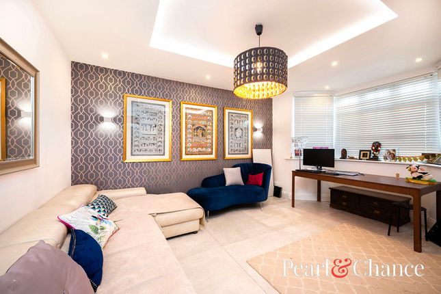 124 The Vale, London photo 2