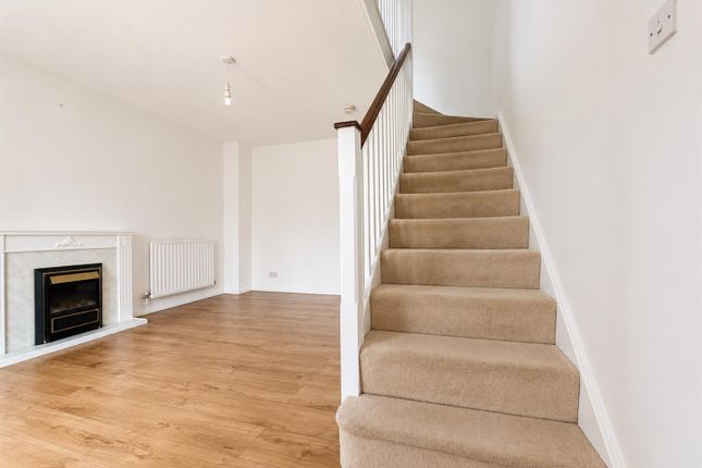3, Richards Way, Slough photo 3