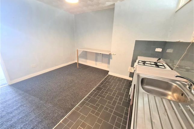 Flat C, 108 Compton Road, Wolverhampton photo 5