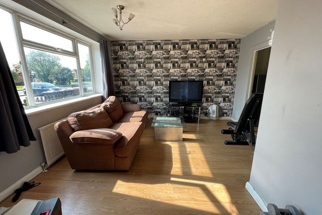 108, Barnet Road, Potters Bar photo 3