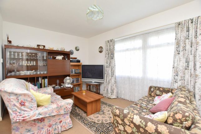 Chalet 156, Romney Sands Holiday Park, The Parade, Greatstone photo 4