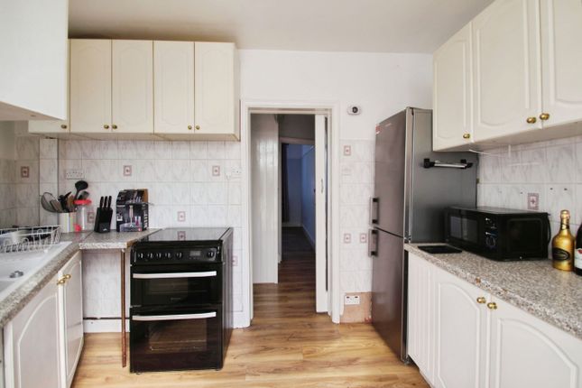 83, Parkfield Avenue, Uxbridge photo 4
