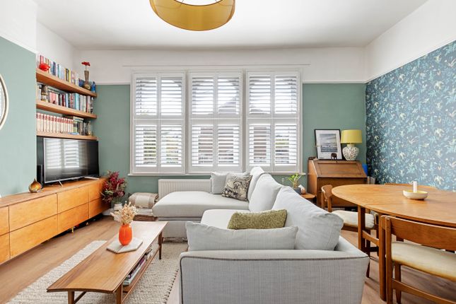 Flat 2, 19, Champion Crescent, London photo 2