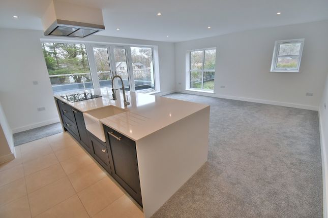 Flat 5 Thomas Court, Golf Links Road, Ferndown photo 3