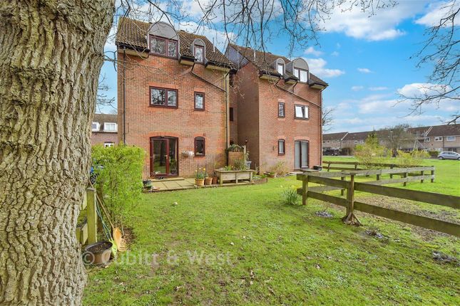 20, Killicks, Cranleigh photo 2