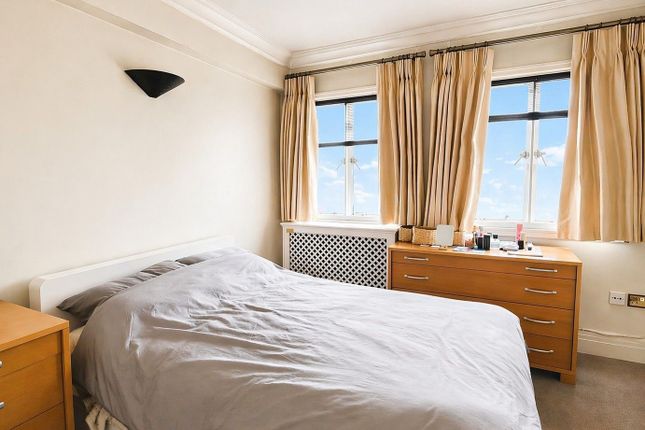 Flat 178B, Chiltern Court, London photo 5