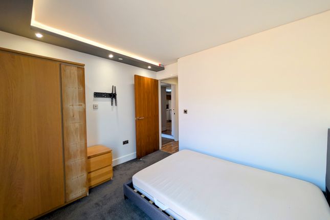 73, Manchester photo 5