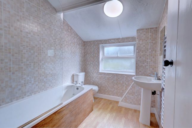 42, Gordon Road, Buckinghamshire photo 4