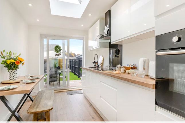 3, Wick Cottages, Porthcawl photo 4