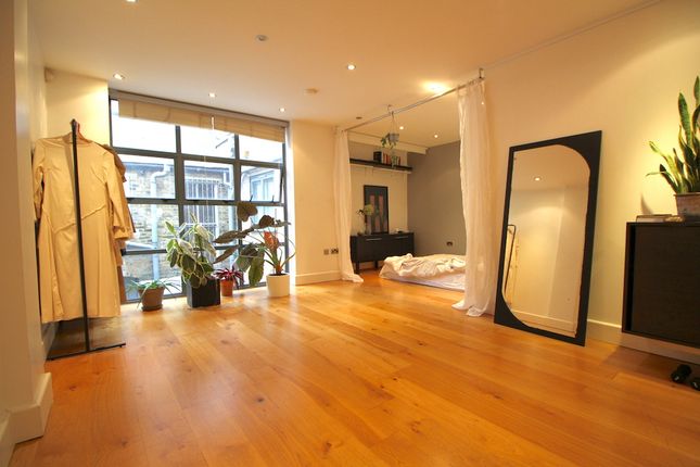 Thumbnail Flat to rent in Bethnal Green Road, Shoreditch