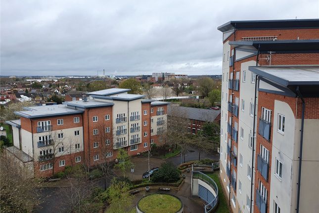 Flat for sale in Aspects Court, Slough, Berkshire