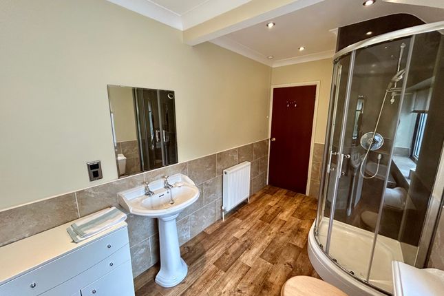 42, Chesterfield photo 5