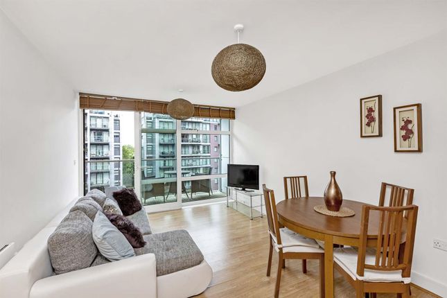 Thumbnail Flat to rent in Warwick Building, 366 Queenstown Road, Chelsea Bridge Wharf, London