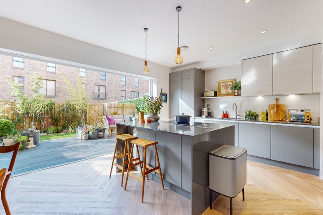 Town house for sale in Training Place, Glasgow