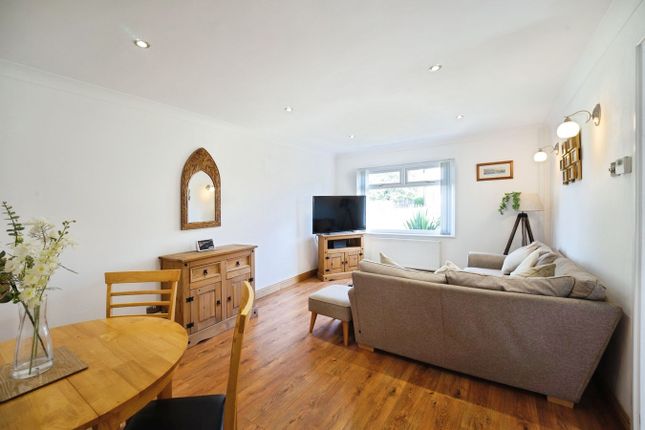 11, Hopes Farm Mount, Leeds photo 2